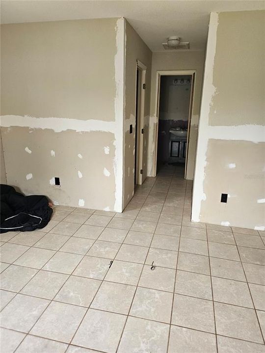 For Sale: $255,000 (3 beds, 2 baths, 1184 Square Feet)