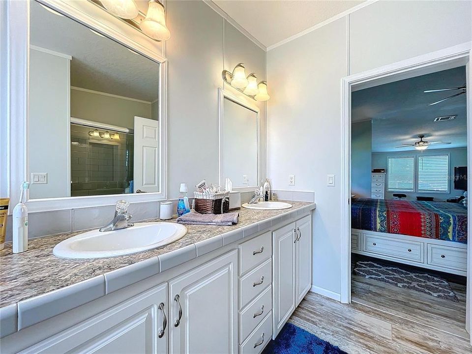 На продажу: $899,900 (4 спален, 3 ванн, 2820 Квадратных фут)