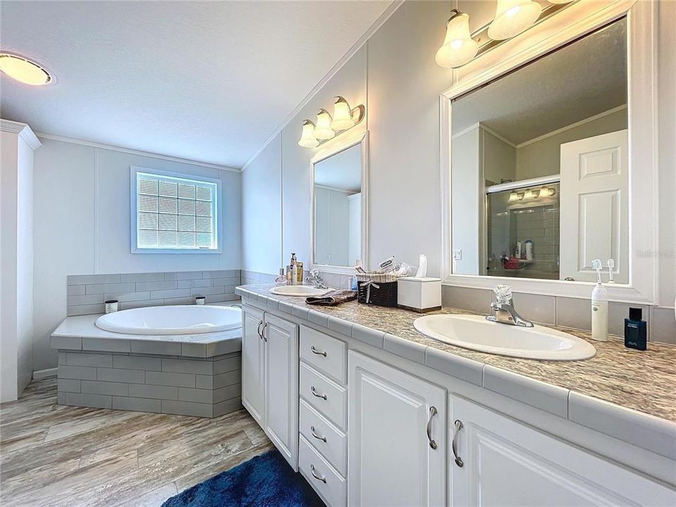 На продажу: $899,900 (4 спален, 3 ванн, 2820 Квадратных фут)