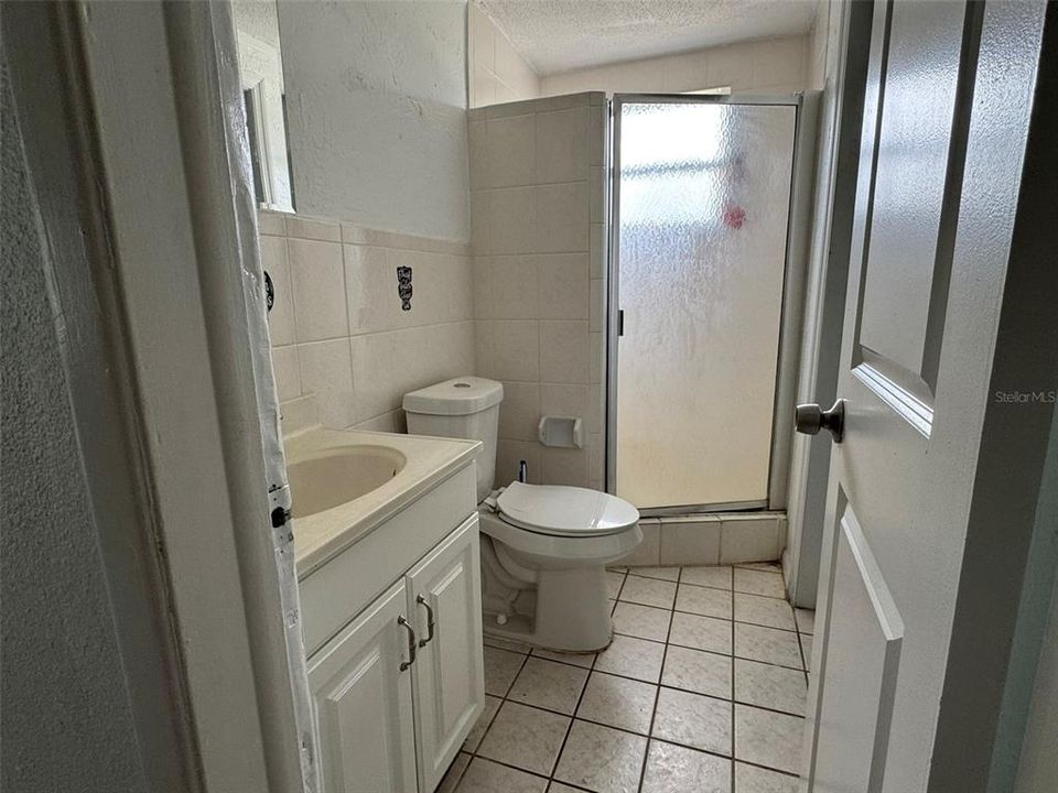 合同活跃: $180,000 (6 贝兹, 2 浴室, 1622 平方英尺)