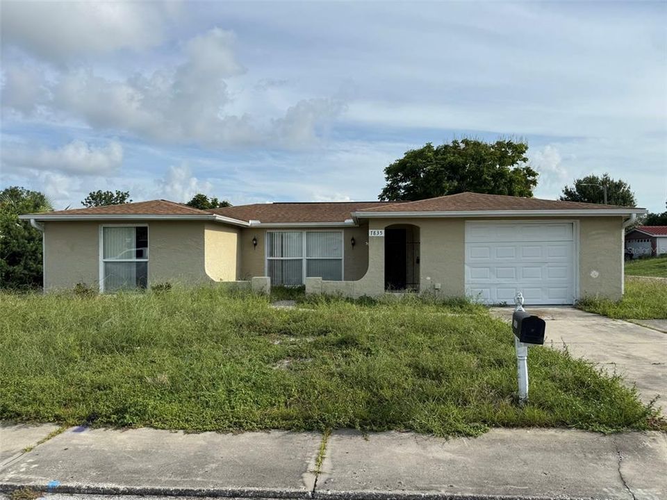 合同活跃: $180,000 (6 贝兹, 2 浴室, 1622 平方英尺)