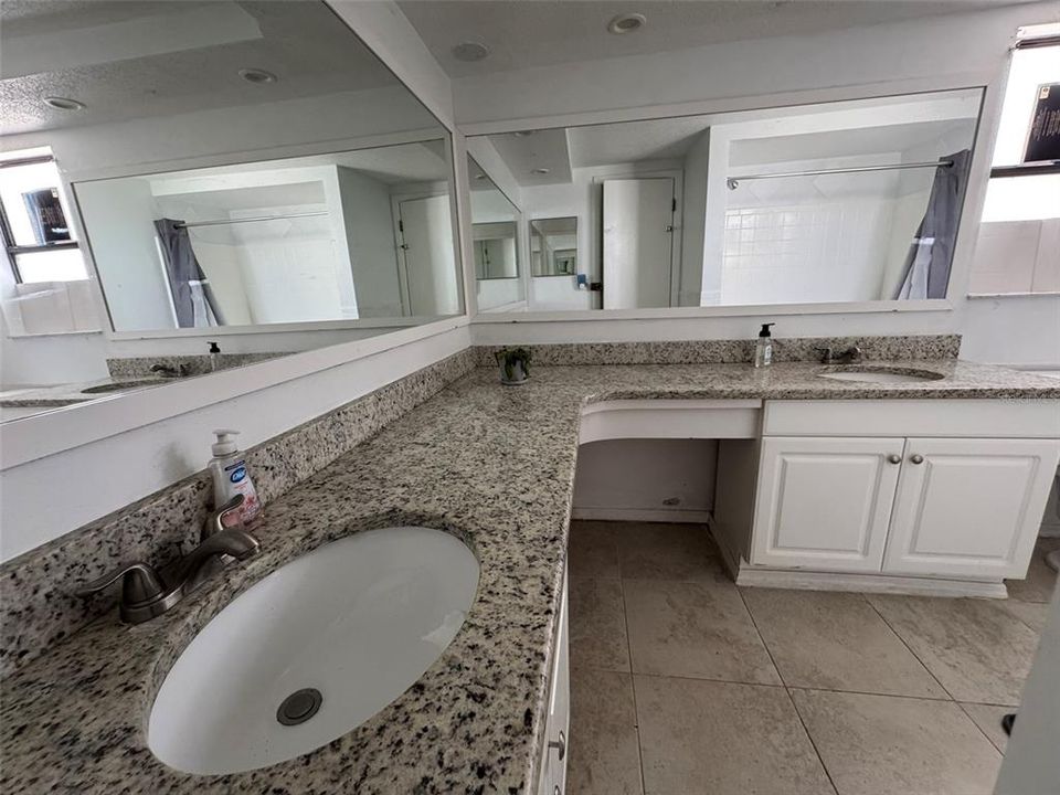 合同活跃: $180,000 (6 贝兹, 2 浴室, 1622 平方英尺)