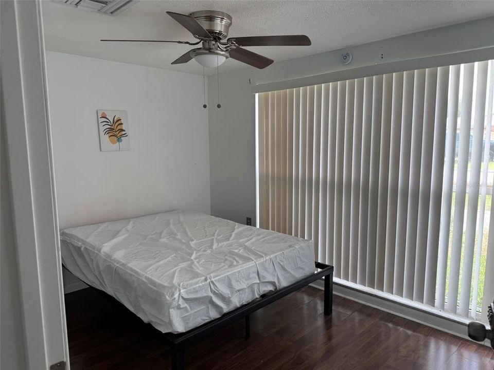 合同活跃: $180,000 (6 贝兹, 2 浴室, 1622 平方英尺)