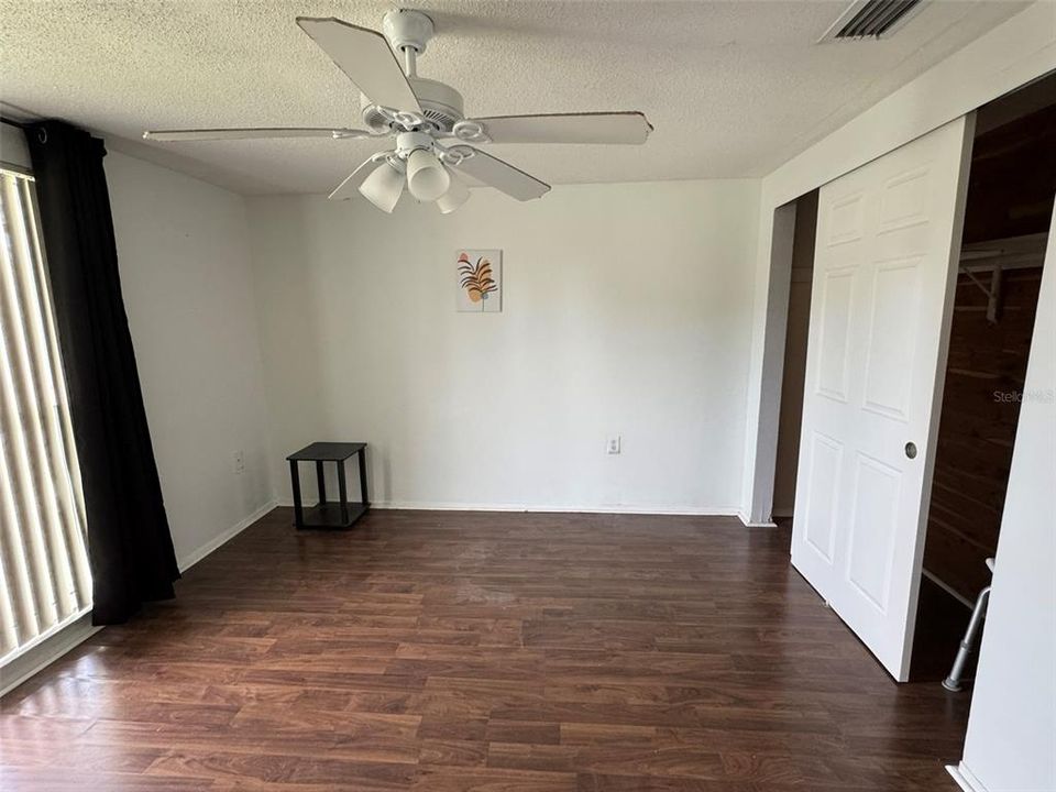 合同活跃: $180,000 (6 贝兹, 2 浴室, 1622 平方英尺)