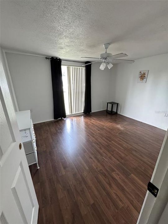 合同活跃: $180,000 (6 贝兹, 2 浴室, 1622 平方英尺)