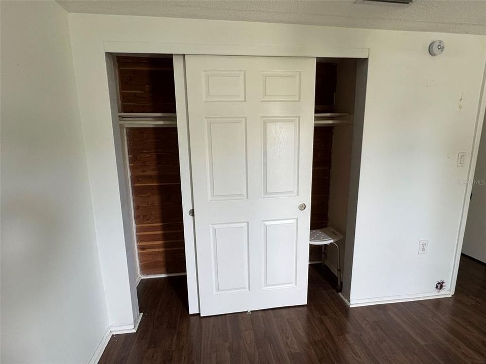 合同活跃: $180,000 (6 贝兹, 2 浴室, 1622 平方英尺)