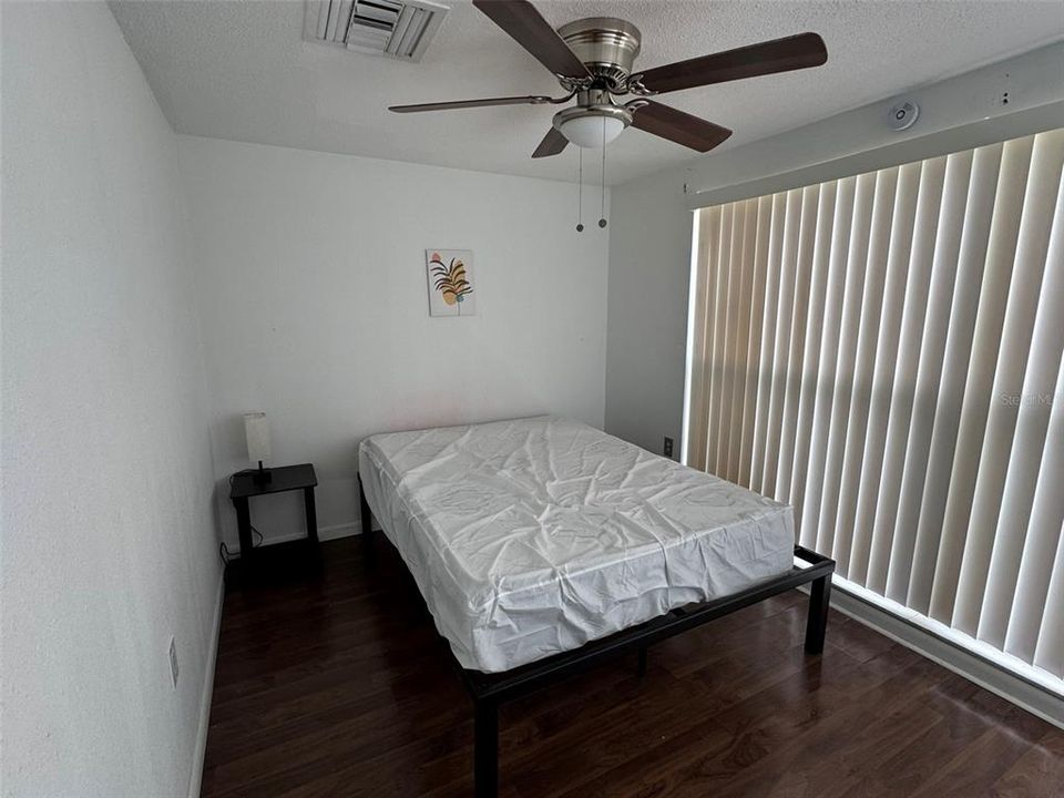 合同活跃: $180,000 (6 贝兹, 2 浴室, 1622 平方英尺)