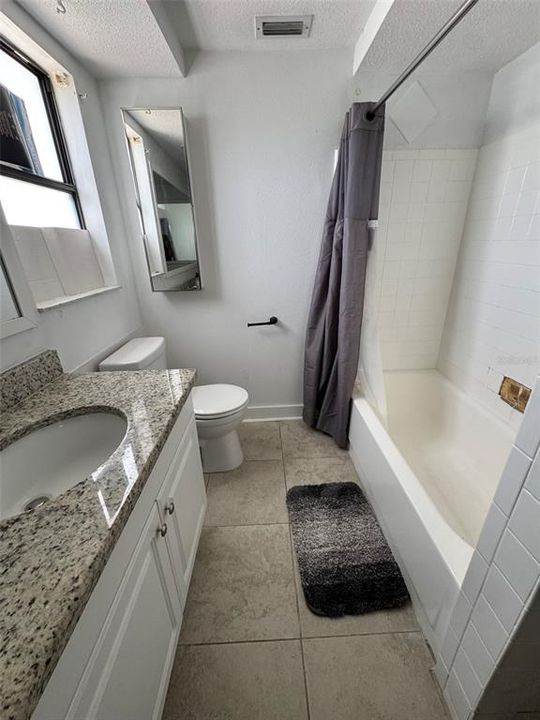 合同活跃: $180,000 (6 贝兹, 2 浴室, 1622 平方英尺)