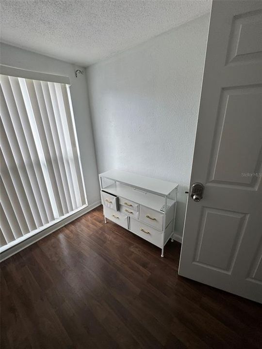 合同活跃: $180,000 (6 贝兹, 2 浴室, 1622 平方英尺)