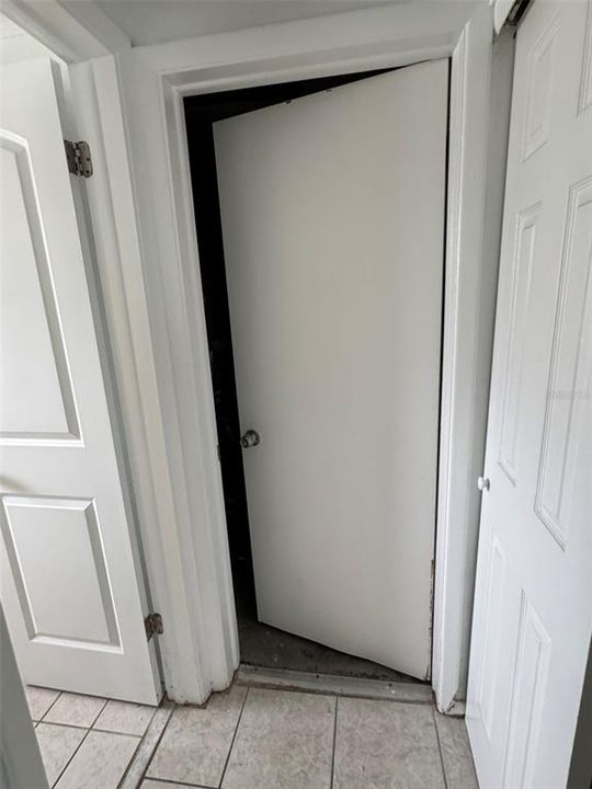 合同活跃: $180,000 (6 贝兹, 2 浴室, 1622 平方英尺)