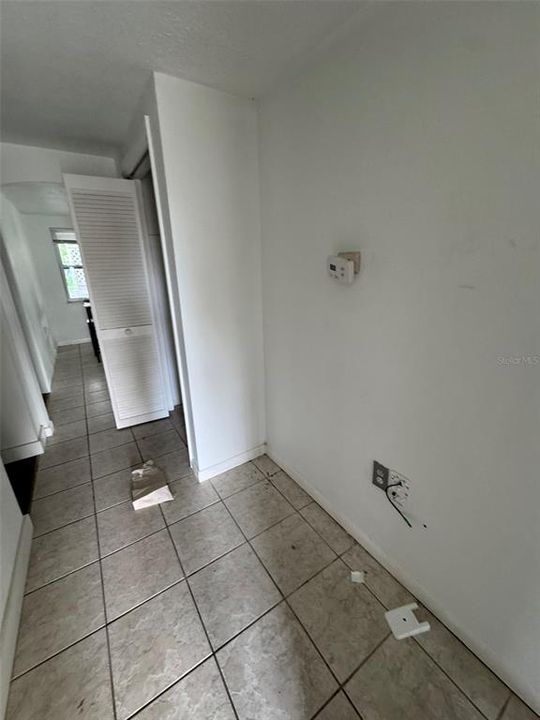 合同活跃: $180,000 (6 贝兹, 2 浴室, 1622 平方英尺)