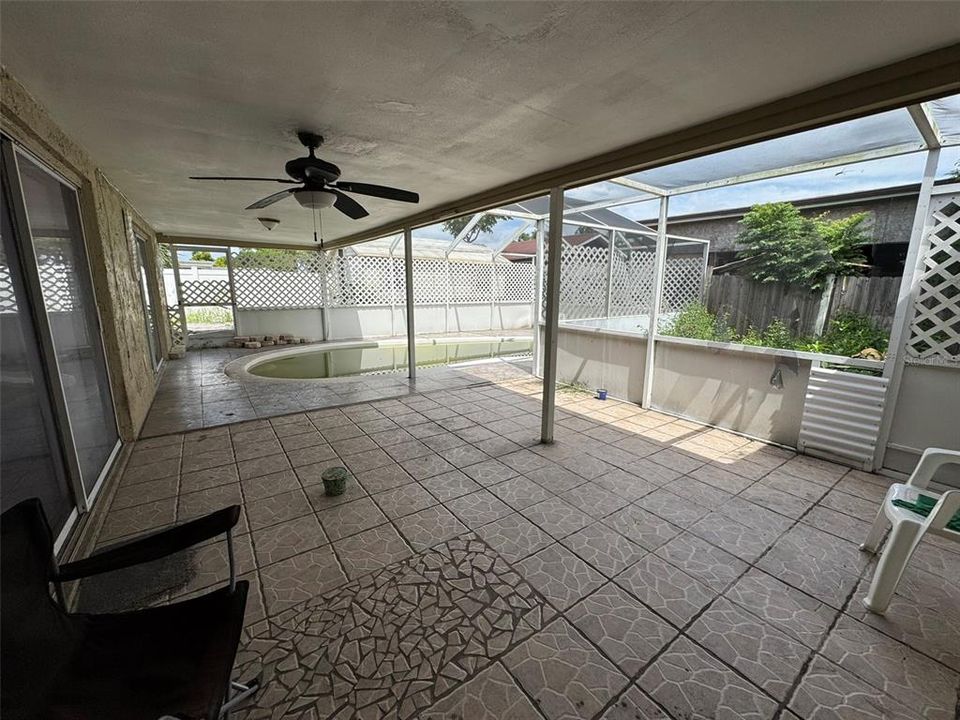 合同活跃: $180,000 (6 贝兹, 2 浴室, 1622 平方英尺)