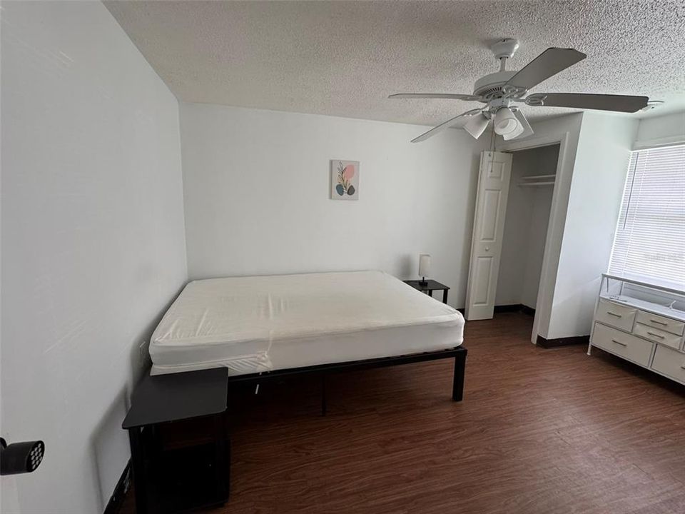 合同活跃: $180,000 (6 贝兹, 2 浴室, 1622 平方英尺)