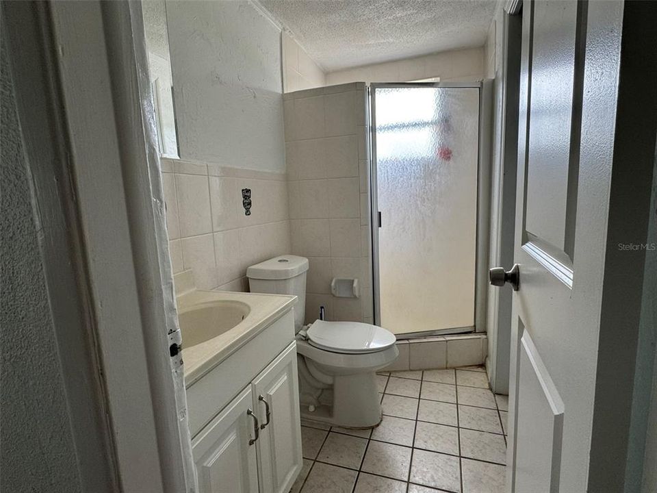 合同活跃: $180,000 (6 贝兹, 2 浴室, 1622 平方英尺)