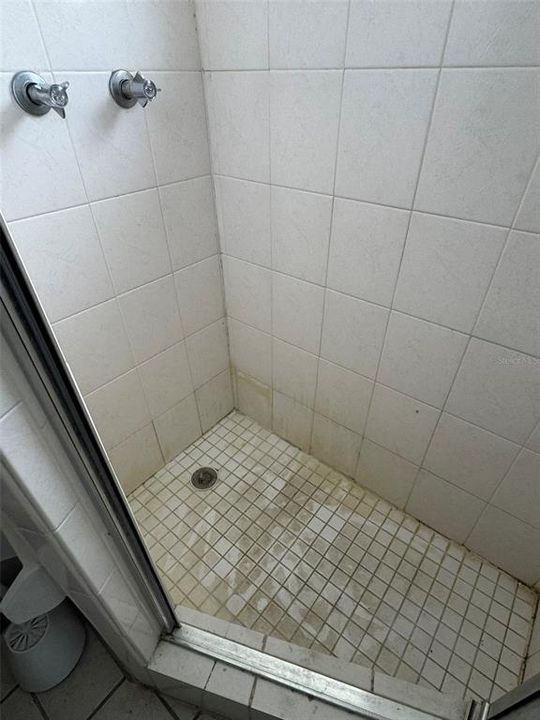 合同活跃: $180,000 (6 贝兹, 2 浴室, 1622 平方英尺)