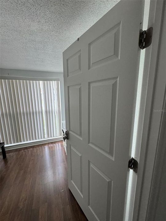 合同活跃: $180,000 (6 贝兹, 2 浴室, 1622 平方英尺)