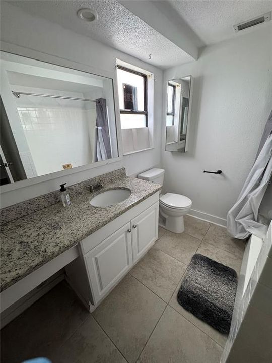 合同活跃: $180,000 (6 贝兹, 2 浴室, 1622 平方英尺)