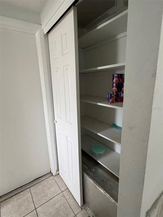 合同活跃: $180,000 (6 贝兹, 2 浴室, 1622 平方英尺)