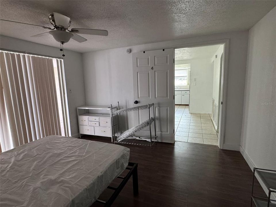 合同活跃: $180,000 (6 贝兹, 2 浴室, 1622 平方英尺)