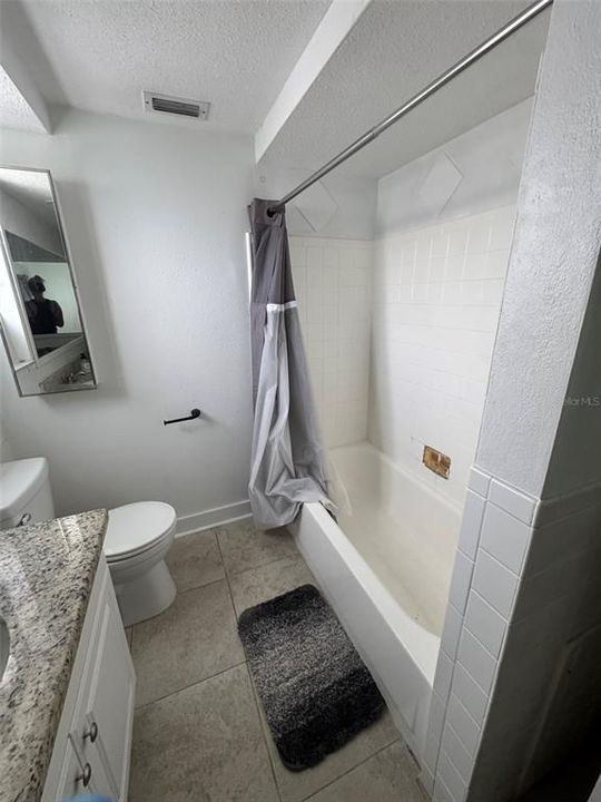 合同活跃: $180,000 (6 贝兹, 2 浴室, 1622 平方英尺)