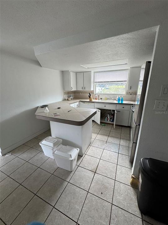 合同活跃: $180,000 (6 贝兹, 2 浴室, 1622 平方英尺)