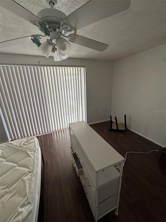 合同活跃: $180,000 (6 贝兹, 2 浴室, 1622 平方英尺)