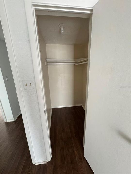 合同活跃: $180,000 (6 贝兹, 2 浴室, 1622 平方英尺)