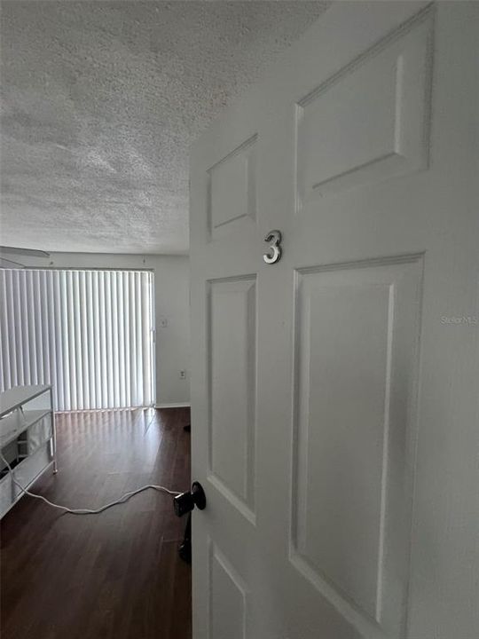 合同活跃: $180,000 (6 贝兹, 2 浴室, 1622 平方英尺)