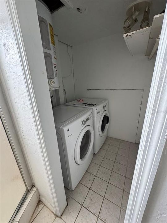 合同活跃: $180,000 (6 贝兹, 2 浴室, 1622 平方英尺)