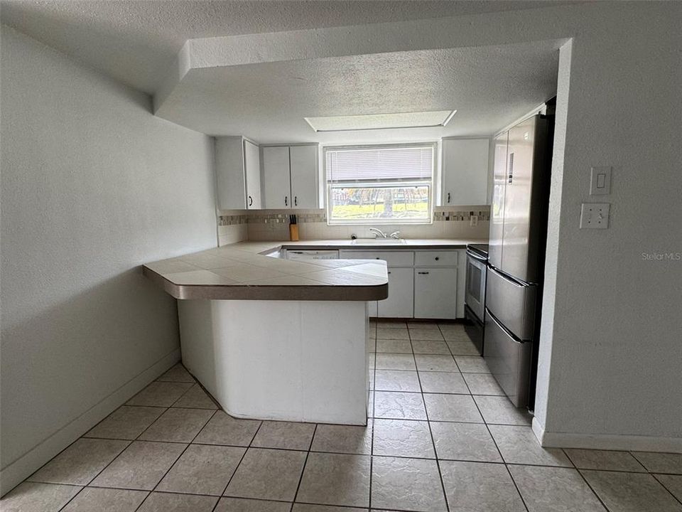 合同活跃: $180,000 (6 贝兹, 2 浴室, 1622 平方英尺)