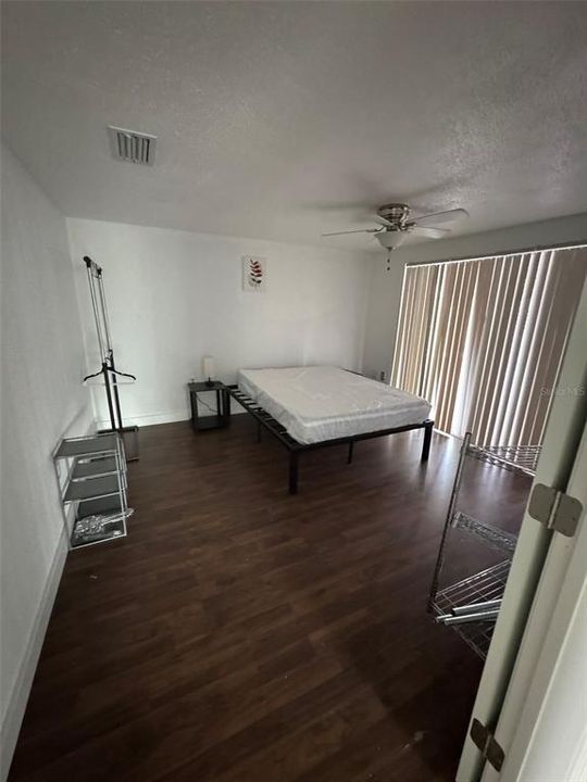 合同活跃: $180,000 (6 贝兹, 2 浴室, 1622 平方英尺)