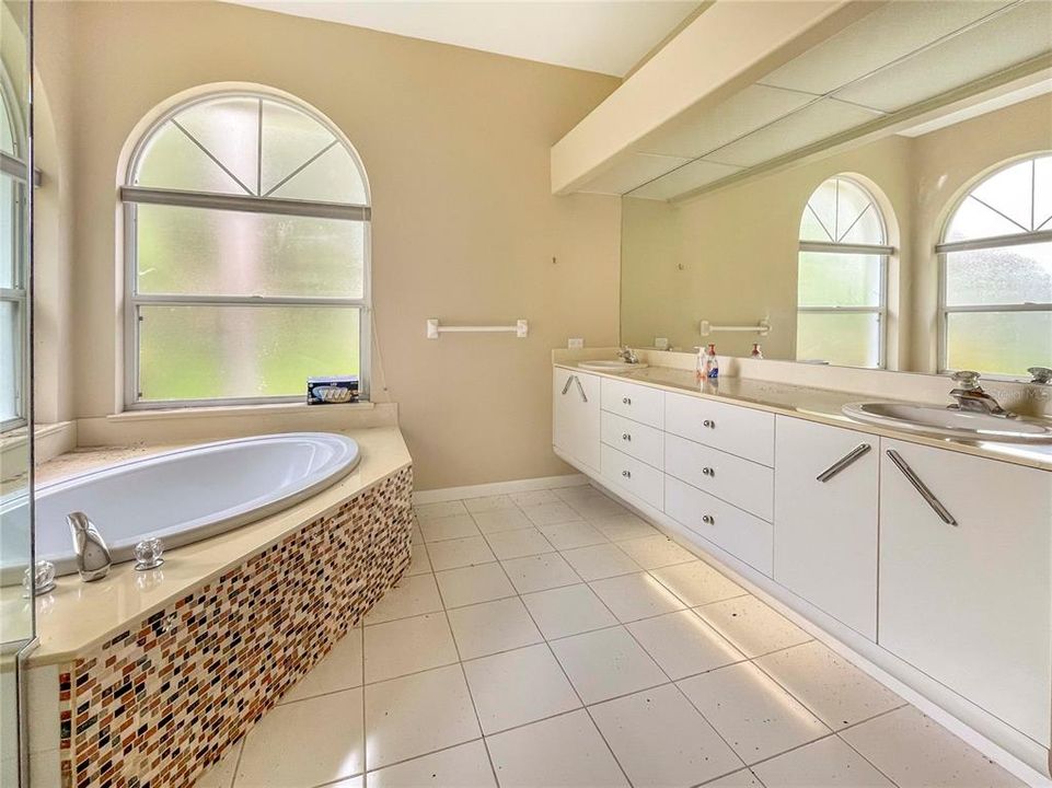 En Renta: $3,395 (3 camas, 3 baños, 2641 Pies cuadrados)