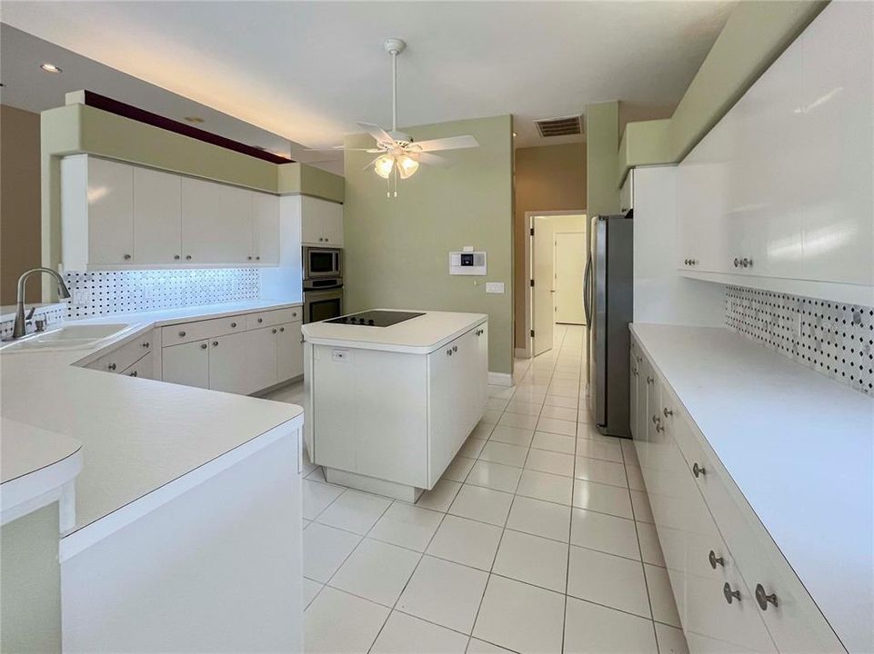 En Renta: $3,395 (3 camas, 3 baños, 2641 Pies cuadrados)