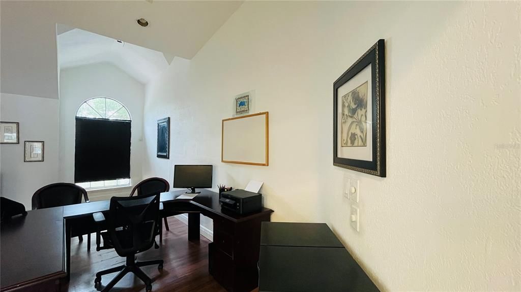 Active With Contract: $1,285 (2 beds, 2 baths, 864 Square Feet)