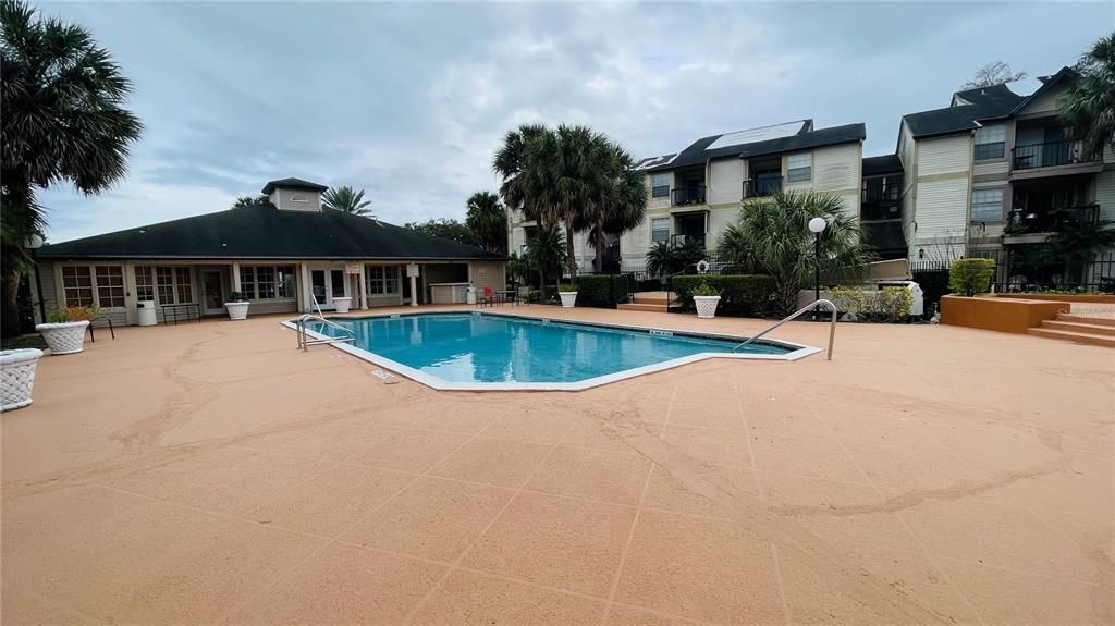 Active With Contract: $1,285 (2 beds, 2 baths, 864 Square Feet)