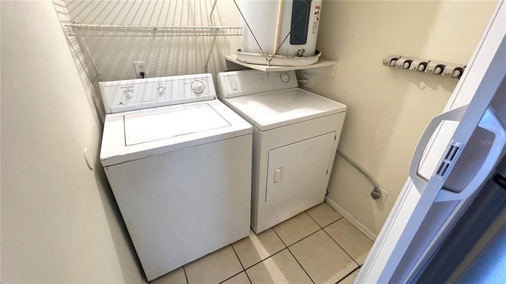 Active With Contract: $1,285 (2 beds, 2 baths, 864 Square Feet)