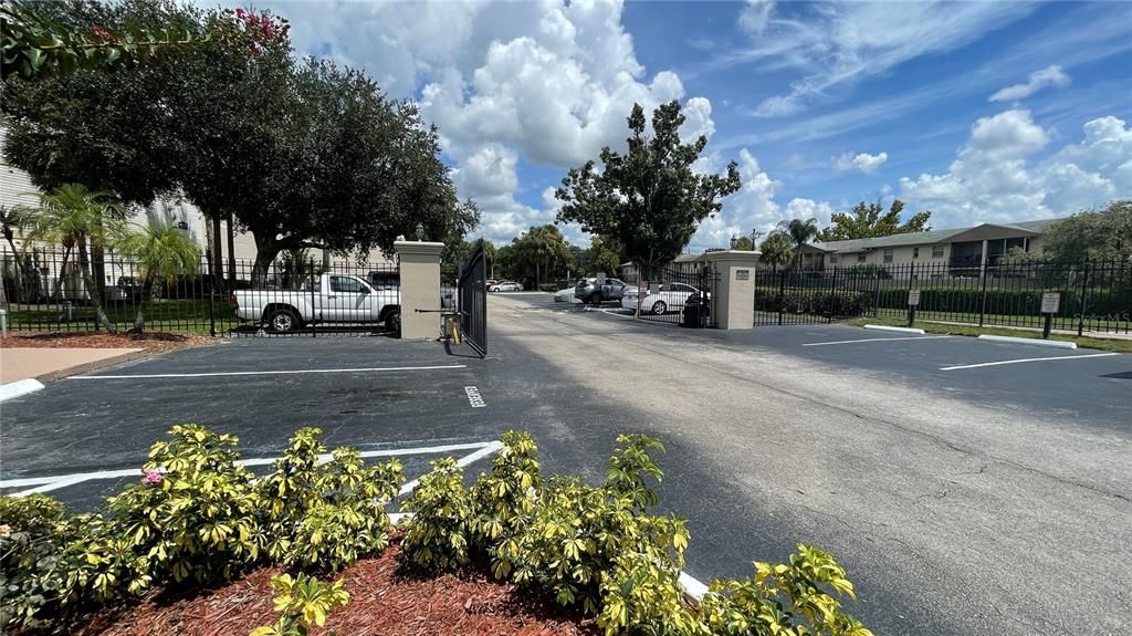 Active With Contract: $1,285 (2 beds, 2 baths, 864 Square Feet)