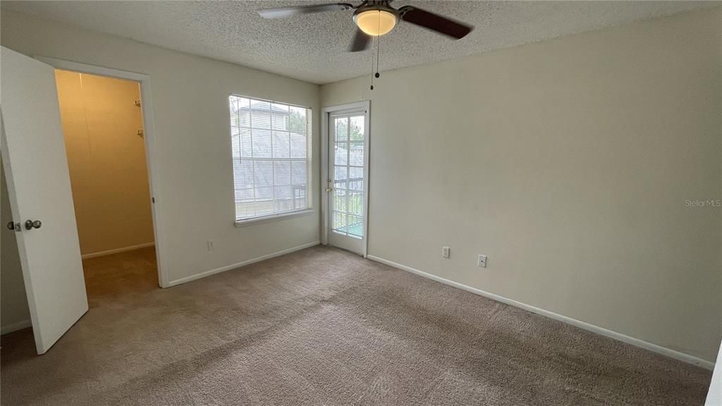 Active With Contract: $1,285 (2 beds, 2 baths, 864 Square Feet)