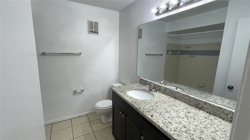 Active With Contract: $1,285 (2 beds, 2 baths, 864 Square Feet)