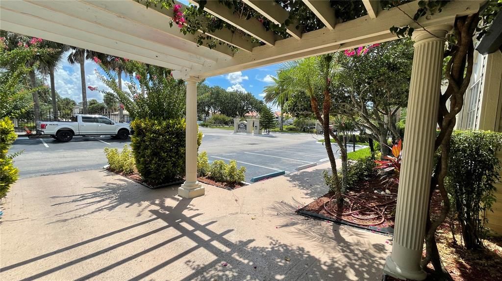 Active With Contract: $1,285 (2 beds, 2 baths, 864 Square Feet)