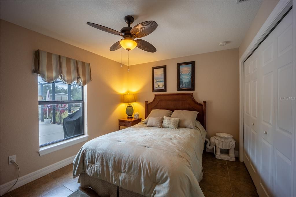 合同活跃: $359,900 (3 贝兹, 2 浴室, 1422 平方英尺)