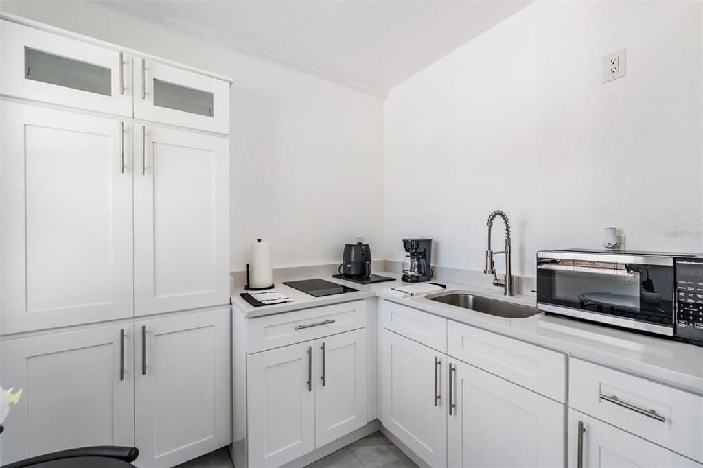 Activo con contrato: $789,000 (4 camas, 2 baños, 2041 Pies cuadrados)