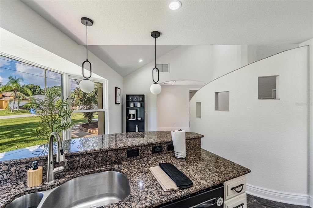 Activo con contrato: $789,000 (4 camas, 2 baños, 2041 Pies cuadrados)