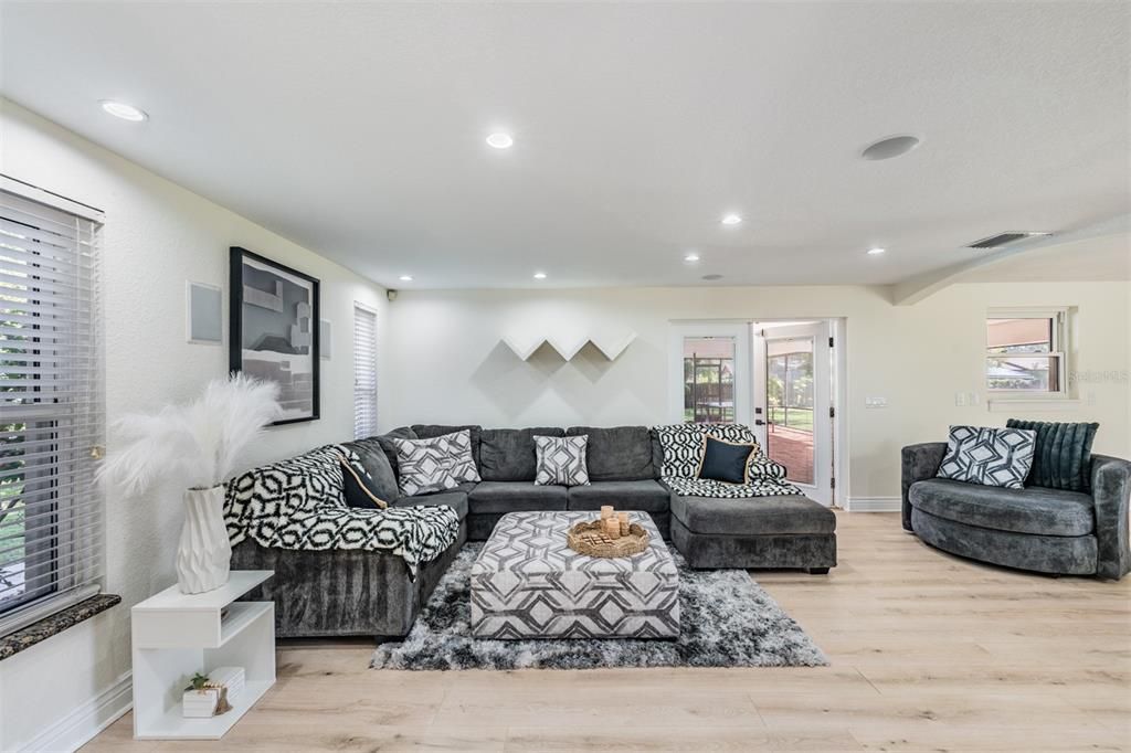 Activo con contrato: $789,000 (4 camas, 2 baños, 2041 Pies cuadrados)