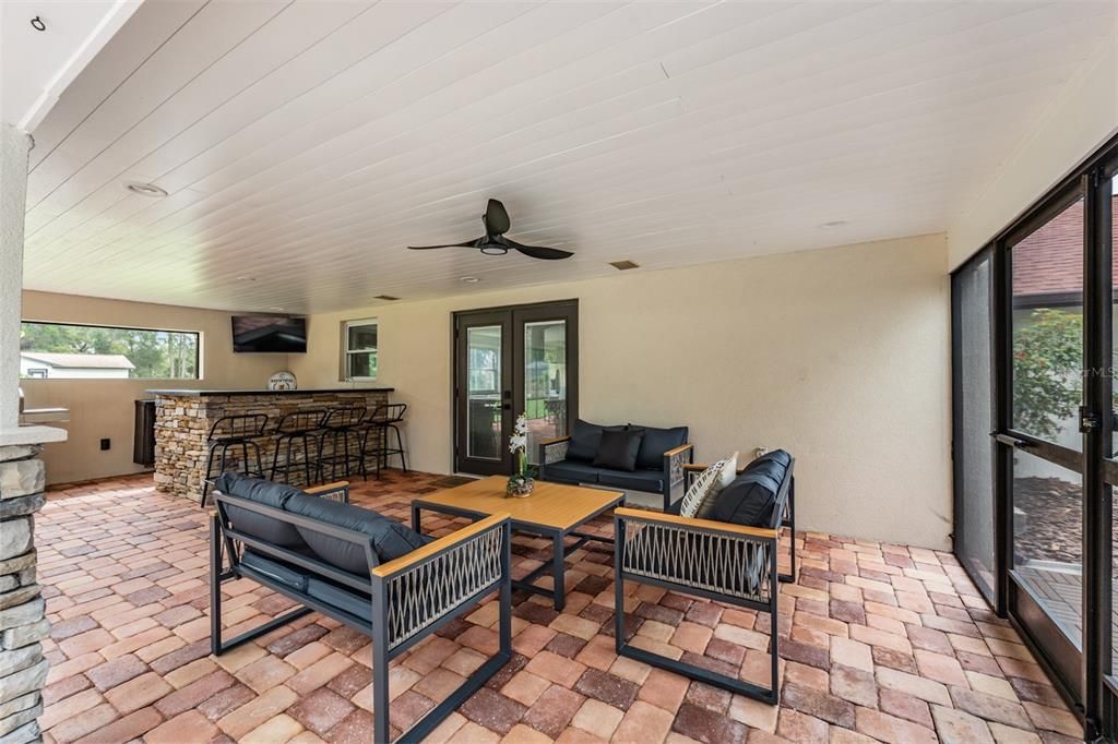 Activo con contrato: $789,000 (4 camas, 2 baños, 2041 Pies cuadrados)