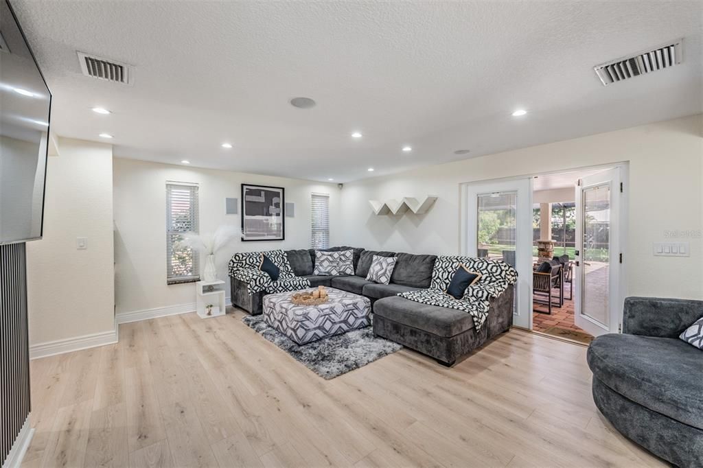 Activo con contrato: $789,000 (4 camas, 2 baños, 2041 Pies cuadrados)