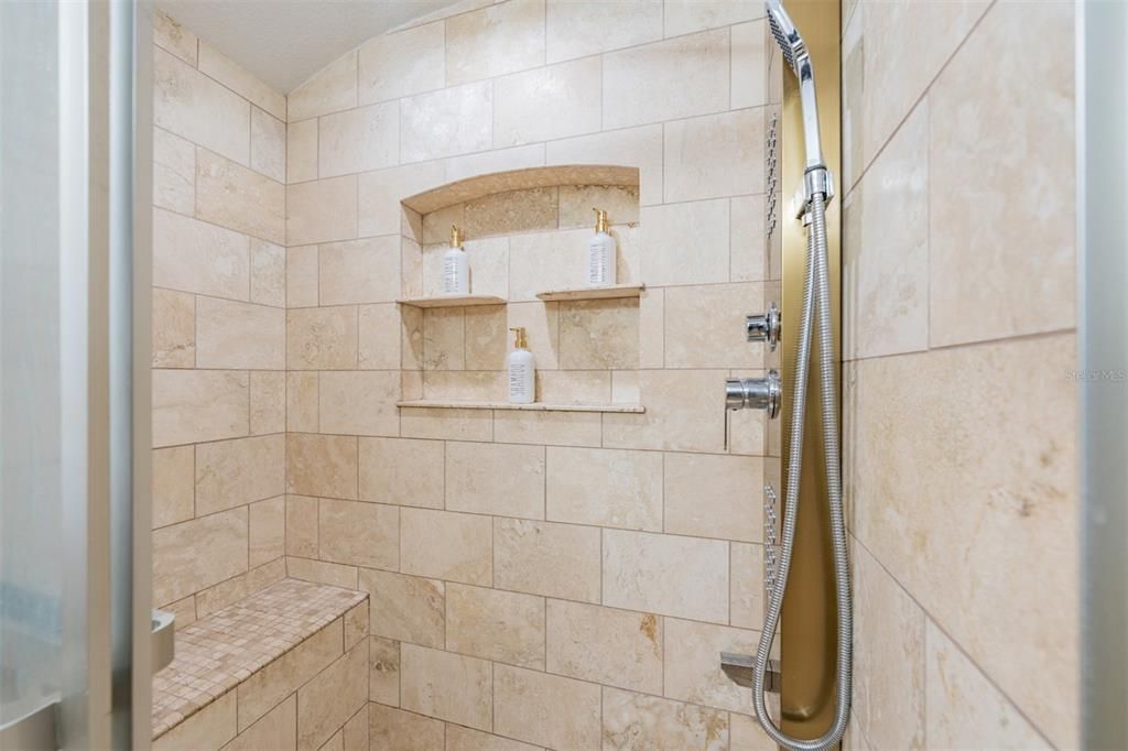 Activo con contrato: $789,000 (4 camas, 2 baños, 2041 Pies cuadrados)