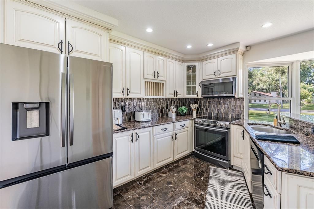 Activo con contrato: $789,000 (4 camas, 2 baños, 2041 Pies cuadrados)