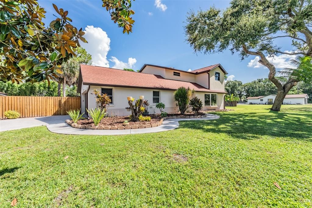 Activo con contrato: $789,000 (4 camas, 2 baños, 2041 Pies cuadrados)