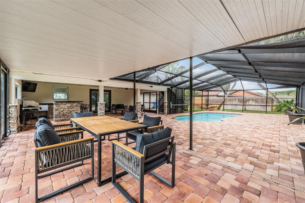 Activo con contrato: $789,000 (4 camas, 2 baños, 2041 Pies cuadrados)